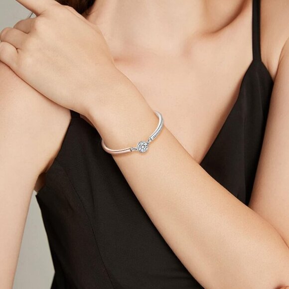 🆕Women's Rose Gold 18K Plated Adjustable Charm Bracelet with Cubic Zirconia - Picture 5 of 7